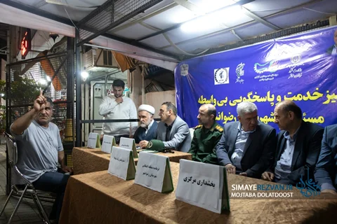 برپایی میز خدمت دستگاههای اجرایی در پیاده راه فرهنگی رضوانشهر همزمان با تجمع بیعت با رهبر انقلاب